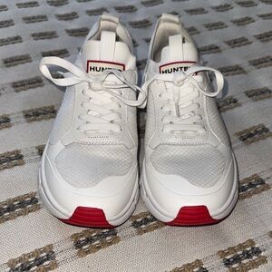 Hunter White Low-Top Sneakers Tennis shoes with Red Accents women’s size 8 1/2